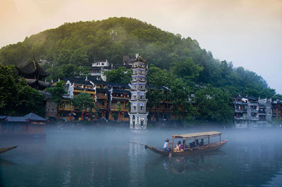 【湖南】長(zhǎng)沙、韶山、張家界、天門山、黃龍洞、德夯苗寨、鳳凰雙臥六日游